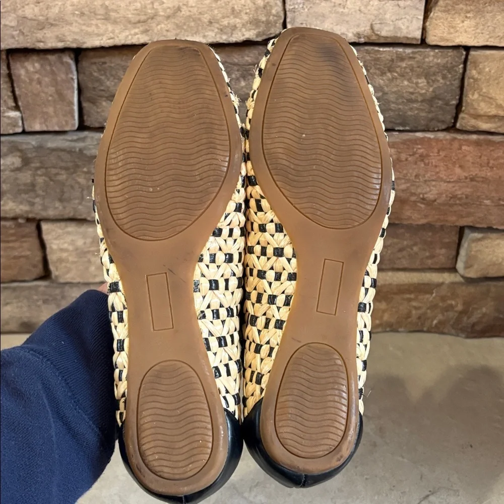 Coldwater Creek sz 9 black and cream rattan woven flats